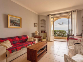 Appartement au charme ancien face à la grande plage de Saint-Jean-de-Luz - FR-1-4-670